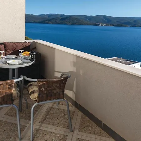 1 Bedroom Cozy Apartment In Klek Apartment
