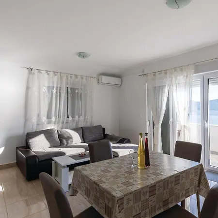 1 Bedroom Cozy Apartment In Klek Klek