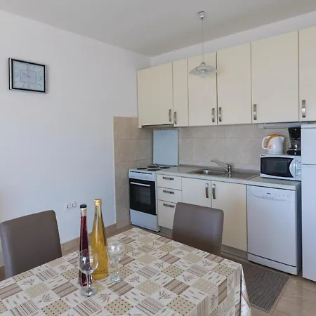 Apartment 1 Bedroom Cozy Apartment In Klek *